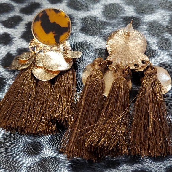 Tiger Fringe Earrings - Picture 3 of 3